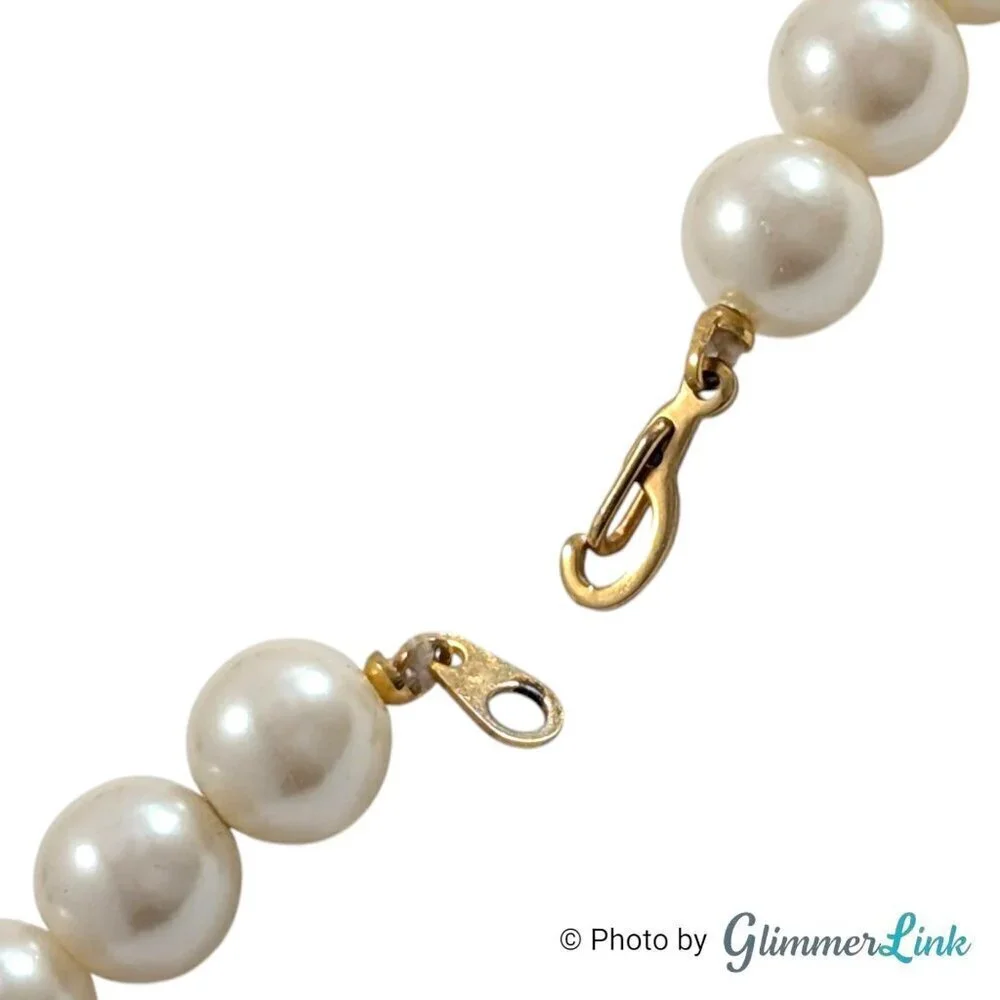 Vintage White Faux Pearl Black Lucite Stations Beaded Gold Tone Choker Necklace